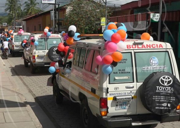 FSLNS politiza entrega de ambulancias