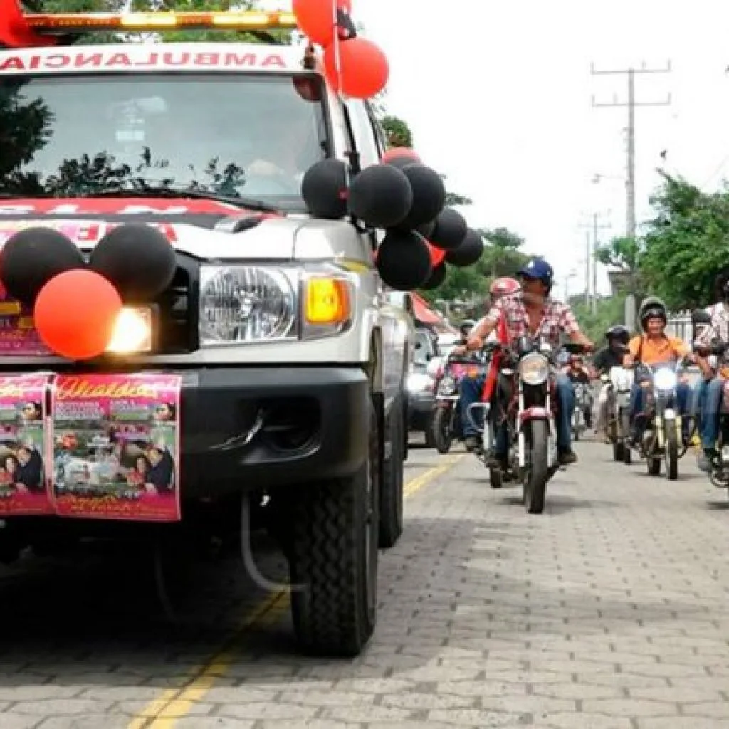FSLN politiza entrega de ambulancias