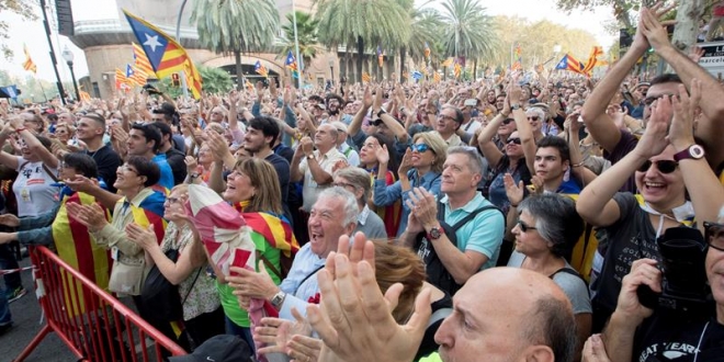 Cataluña celebra su declaratoria de independencia. Foto: El País.