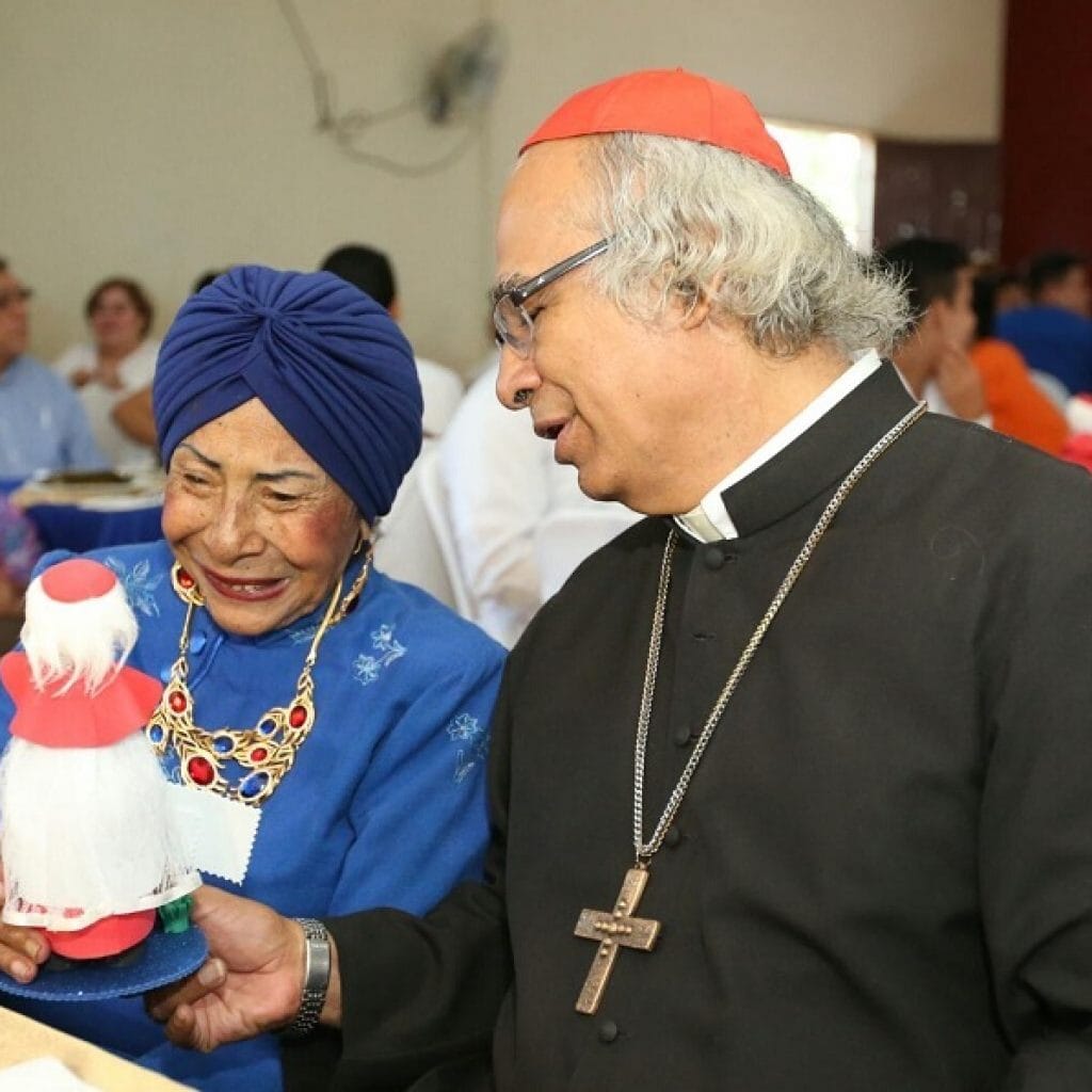 Madre del cardenal Leopoldo Brenes hospitalizada en el Vivian Pellas