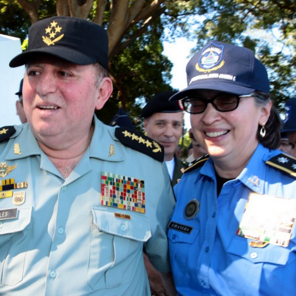 El general del Ejército Julio César Avilés y la primera comisionada de la Policía Nacional Aminta Granera.