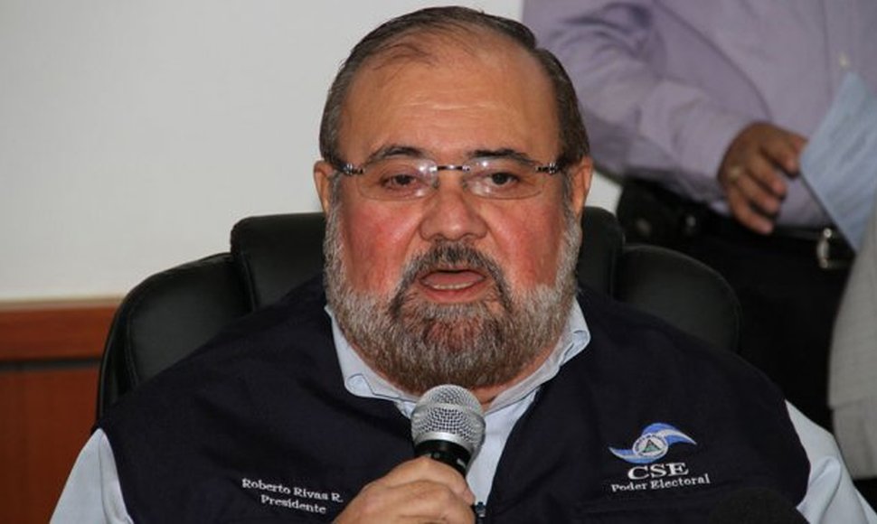 Bancos de Nicaragua tendrán que cerrar cuentas a Roberto Rivas