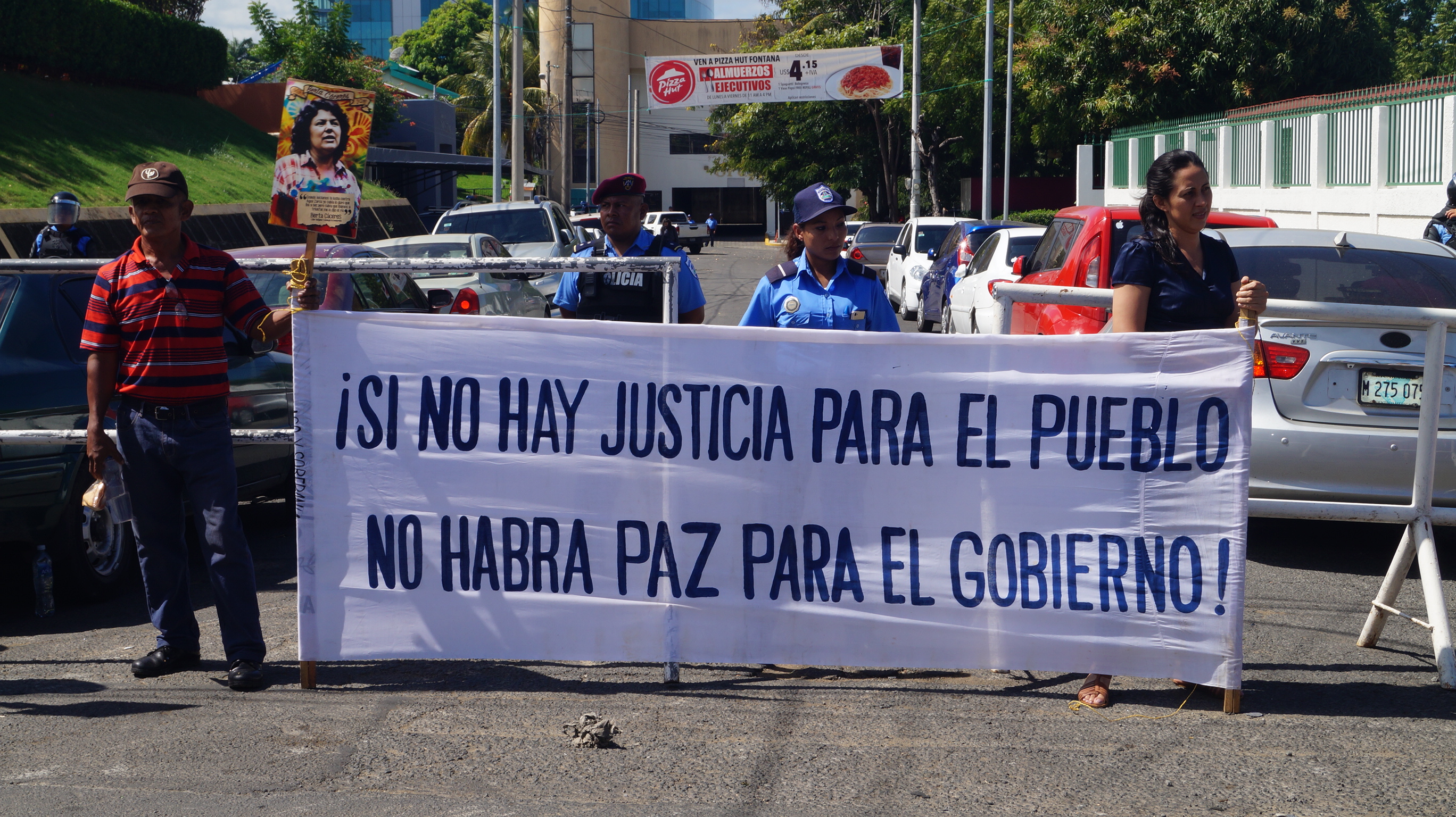 Nicaragüenses se solidarizan con hondureños Artículo66