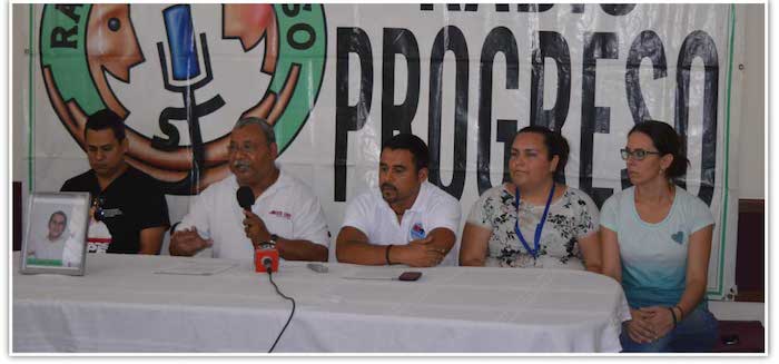 El equipo de Radio Progreso en conferencia de prensa denuncia asesinato de Carlos Hilario Mejía. Foto: Tomada de internet.
