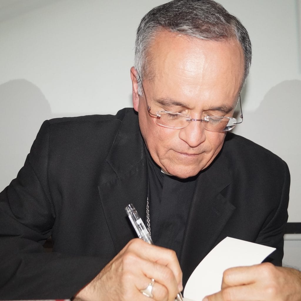 Monseñor Silvio Báez busca acercamiento con el movimiento feminista de Nicaragua para enfrentar la violencia contra las mujeres