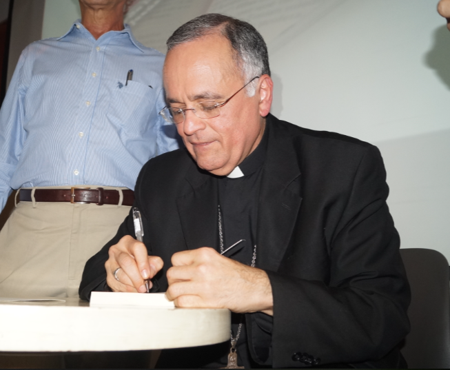 Monseñor Silvio Báez, presentó la noche de este 4 de enero su libro «Evangelio de hoy: Tuits de la buena nueva de Jesús». Fotografía: Artículo 66