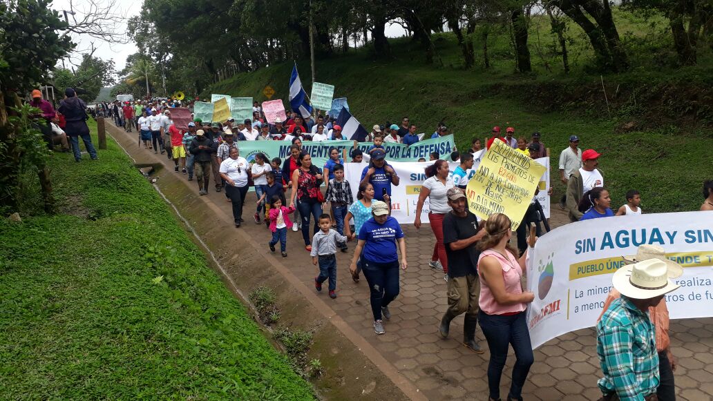 Santodomingueños marchan contra la minería industrial en Santo Domingo, Chontales. Foto: Cortesía