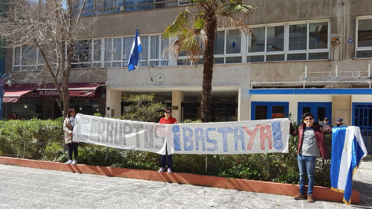 Protestan en España contra la corrupción de Roberto Rivas y Daniel Ortega. Foto/Cortesía