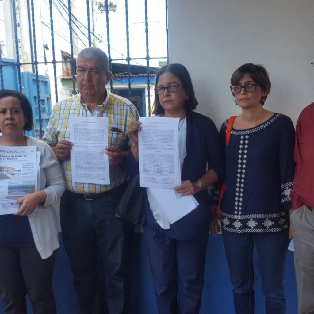 Líderes del FAD denuncian la opulencia de magnate de Roberto Rivas