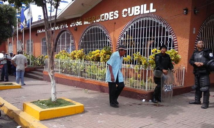 Trabajadores de la Alcaldía de Chichigalpa exigen que se respete sus derechos. Foto: El Nuevo Diario