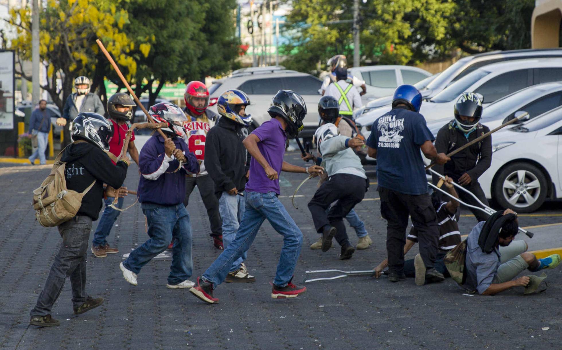 Protestas contra el régimen de Daniel Ortega son reprimidas por JS. Foto: Jorge Torres/EFE