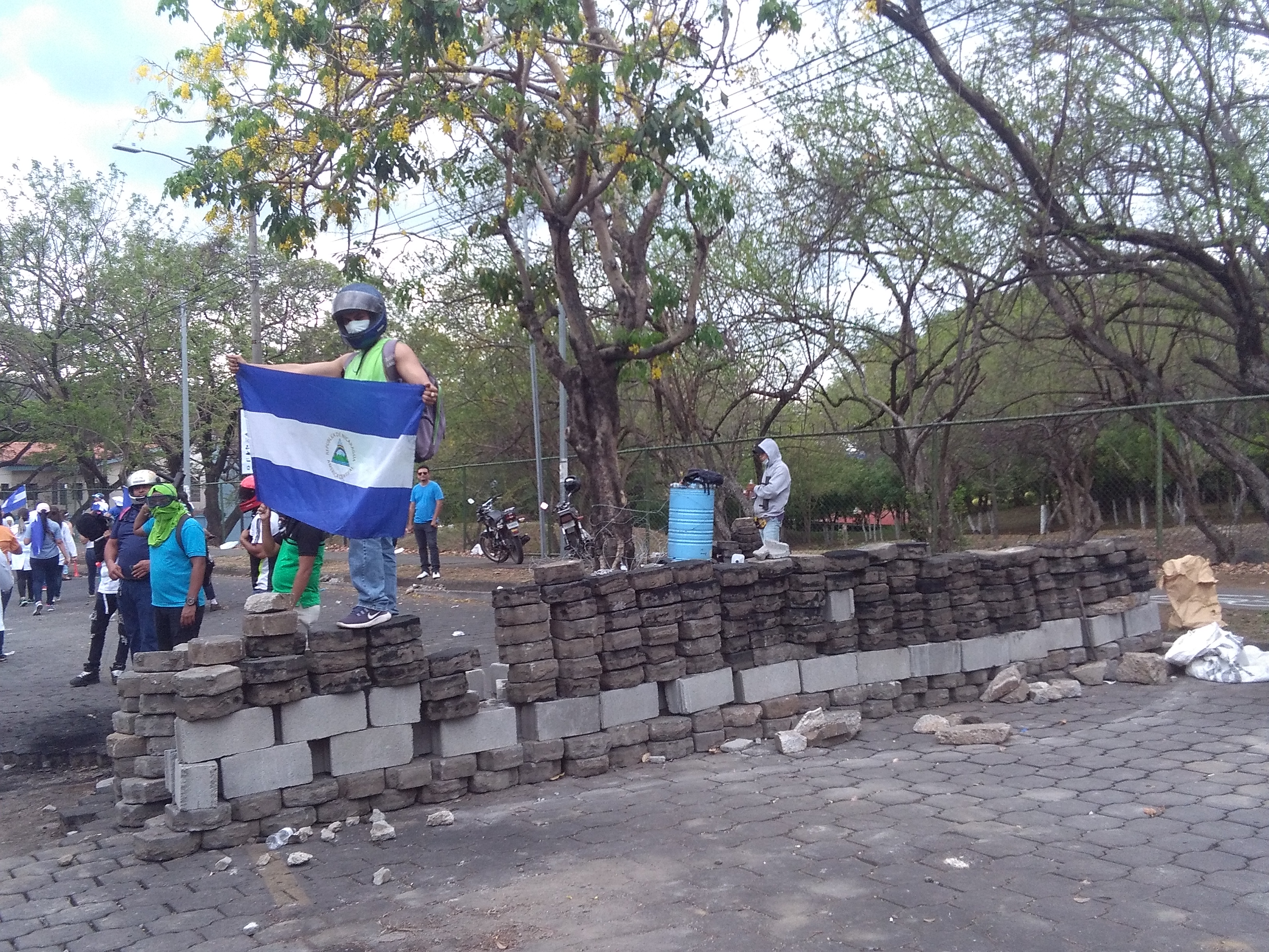 Barricadas de la UNAN-Managua cercanas al parque de la Divina Misericordia. Foto: A. Cruz