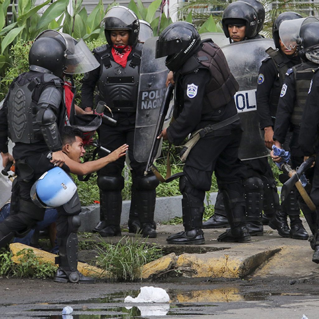 Policía deja en libertad a jóvenes tras torturarlos por atreverse a protestar