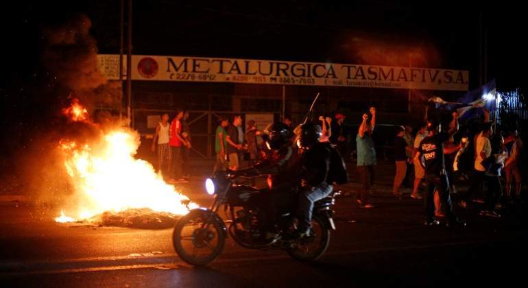 Fuerzas de choque orteguistas disparan contra jóvenes que regresaban de protestar en Ciudad Sandino. Foto ilustrativa, tomada de EconomíaHoy.mx
