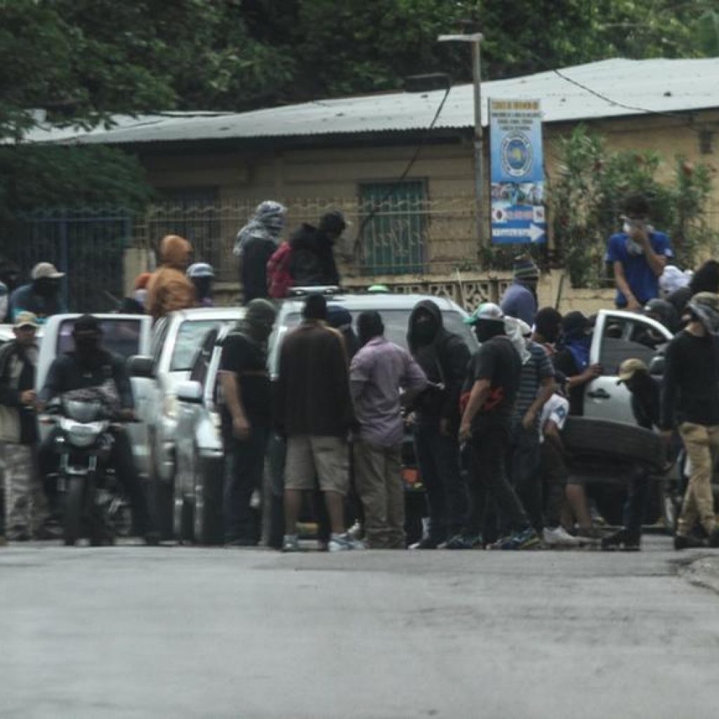 Turbas y policías orteguistas siembran terror en barrios orientales de Managua