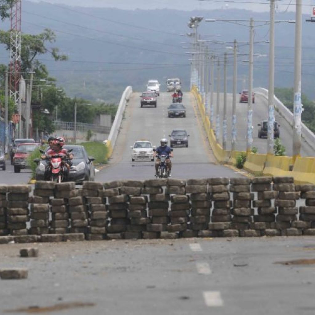 Daniel Ortega cercado por todas las carreteras del país