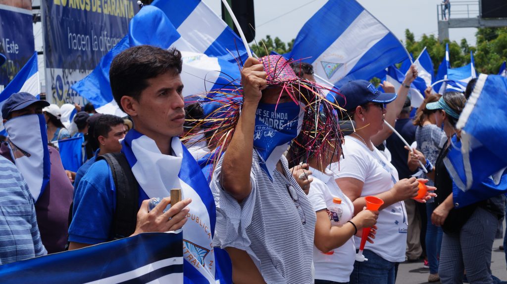 Vestidos de güipil los nicaragüenses se unieron a la marcha "Masaya Florecerá". Foto: A. Navarro