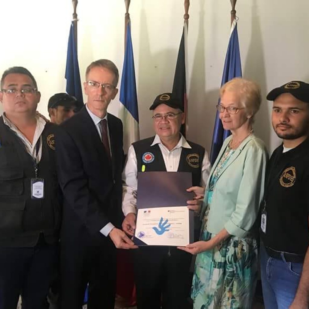 Entregan premio franco-alemán de derechos humanos a la ANPDH