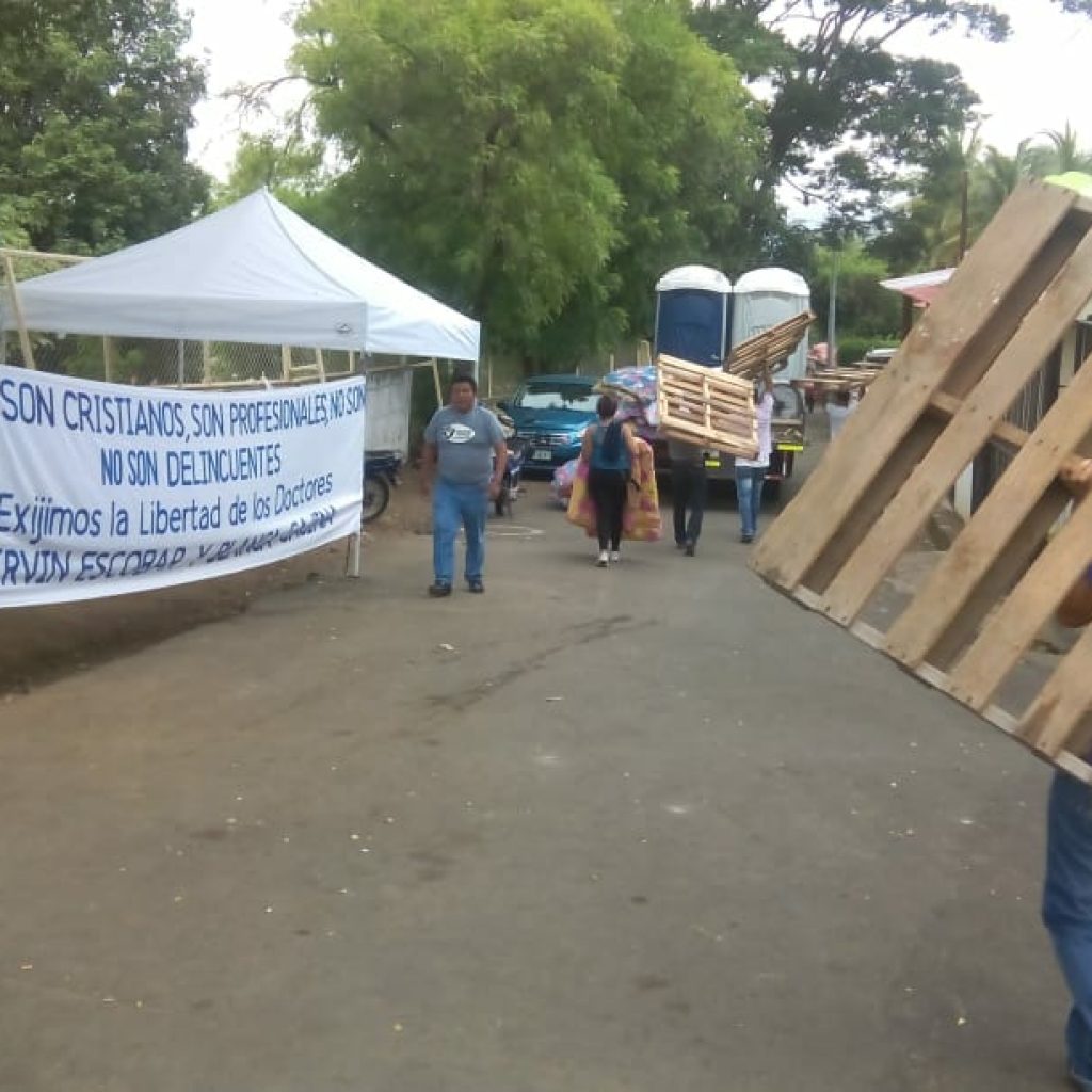 Madres de desaparecidos son evacuadas de El Chipote ante intento de agresión orteguista