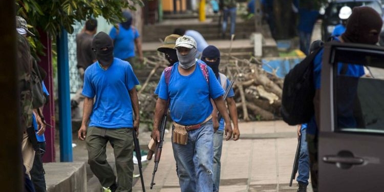 Paramilitares en Chichigalpa balean casa de doctora e intentaron incendiarla. Foto/EFE