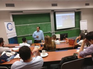 Félix Maradiaga durante uno de los talleres que imparte en universidades y centros de capacitación, tanto dentro como fuera de Nicaragua. Foto tomada de su perfil de Linkedin