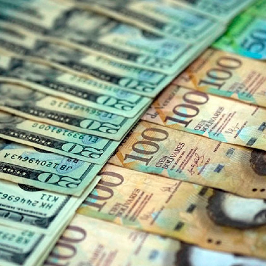 Venezuela sale del dólar obligado por sanciones económicas que le impuso Estados Unidos