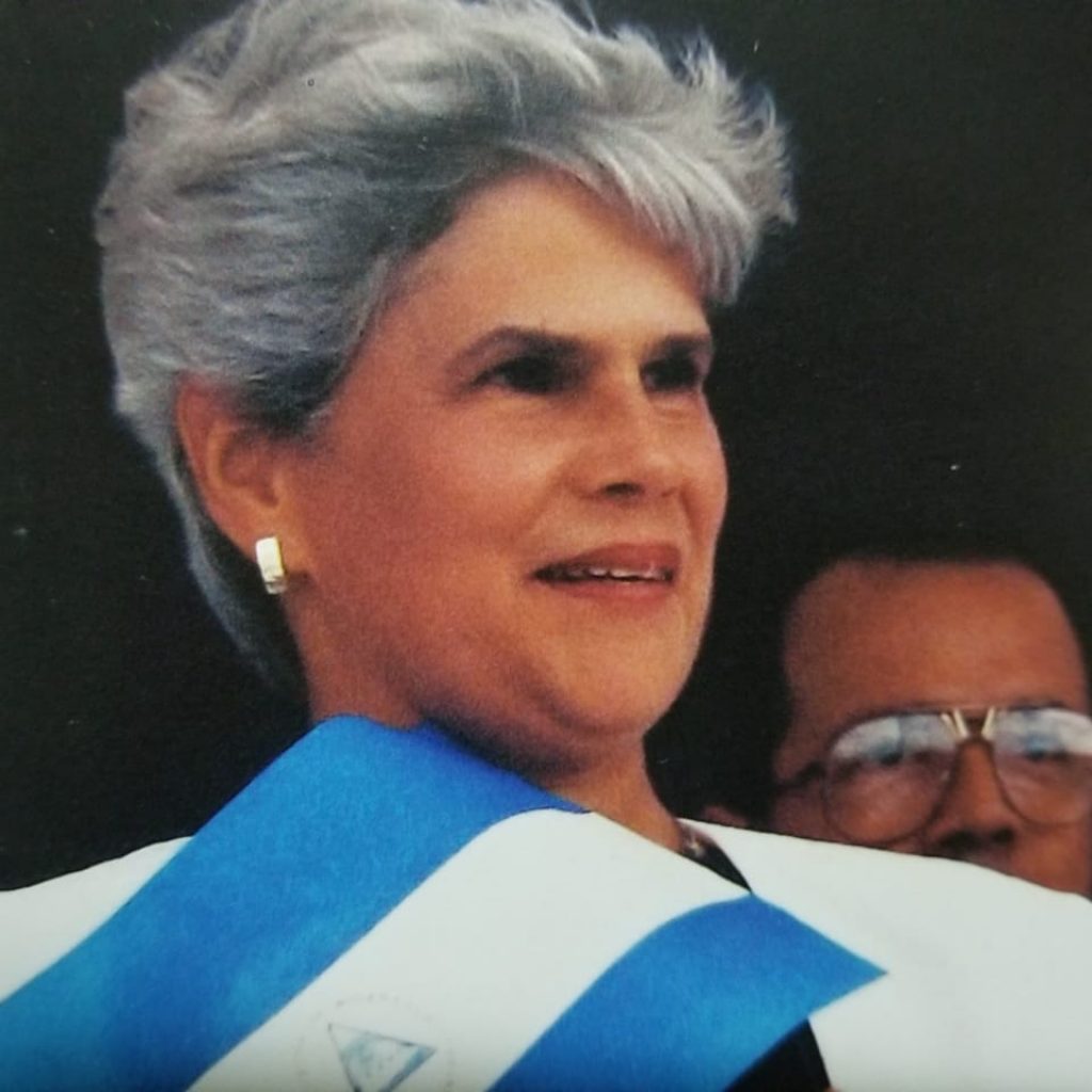 Expresidenta Violeta Barrios de Chamorro hospitalizada y en estado delicado