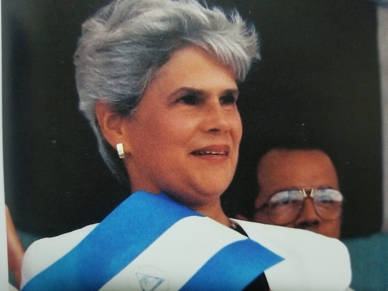 Expresidenta Violeta Barrios de Chamorro hospitalizada en estado delicado. Foto: tomada del libro La Democracia de Pedro Joaquín y Presidenta Violeta Chamorro