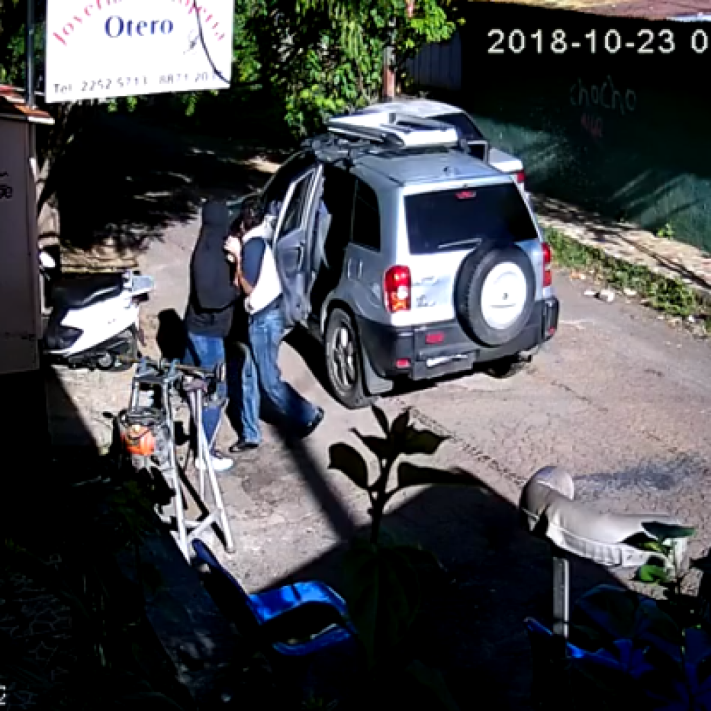 Joven es secuestrado en barrio El Riguero por sujetos armados y encapuchados
