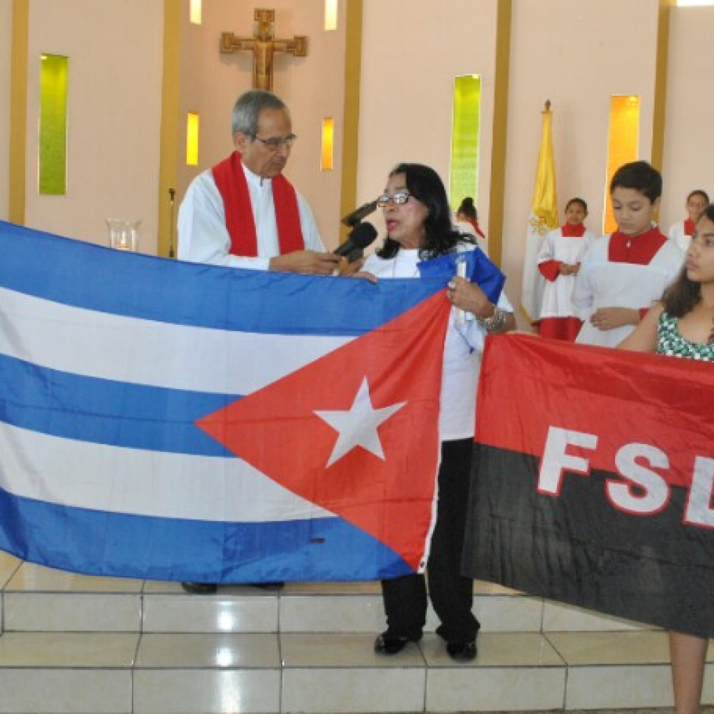 Sacerdote orteguista desobedece al cardenal Brenes y convierte la eucaristía en mitin político del FSLN