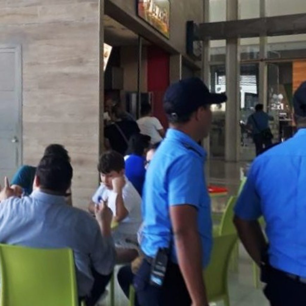 Capturan a joven por gritar «viva Nicaragua libre» en Galerías Santo Domingo