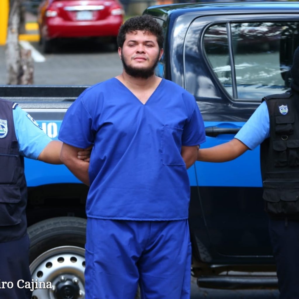 Policía orteguista presenta como terrorista a brigadista médico de Masaya, Chester Navarrete