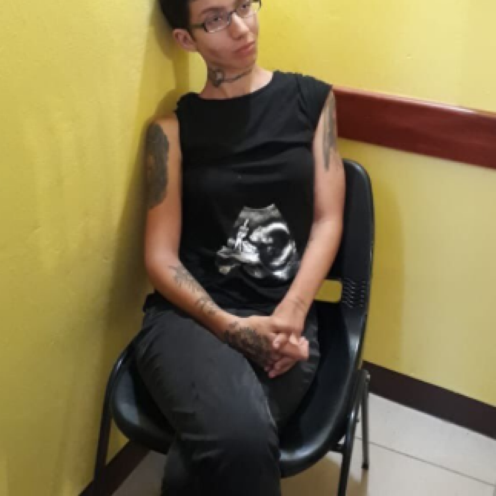 Policía identifica como rusa a mujer que atacó con ácido a un sacerdote