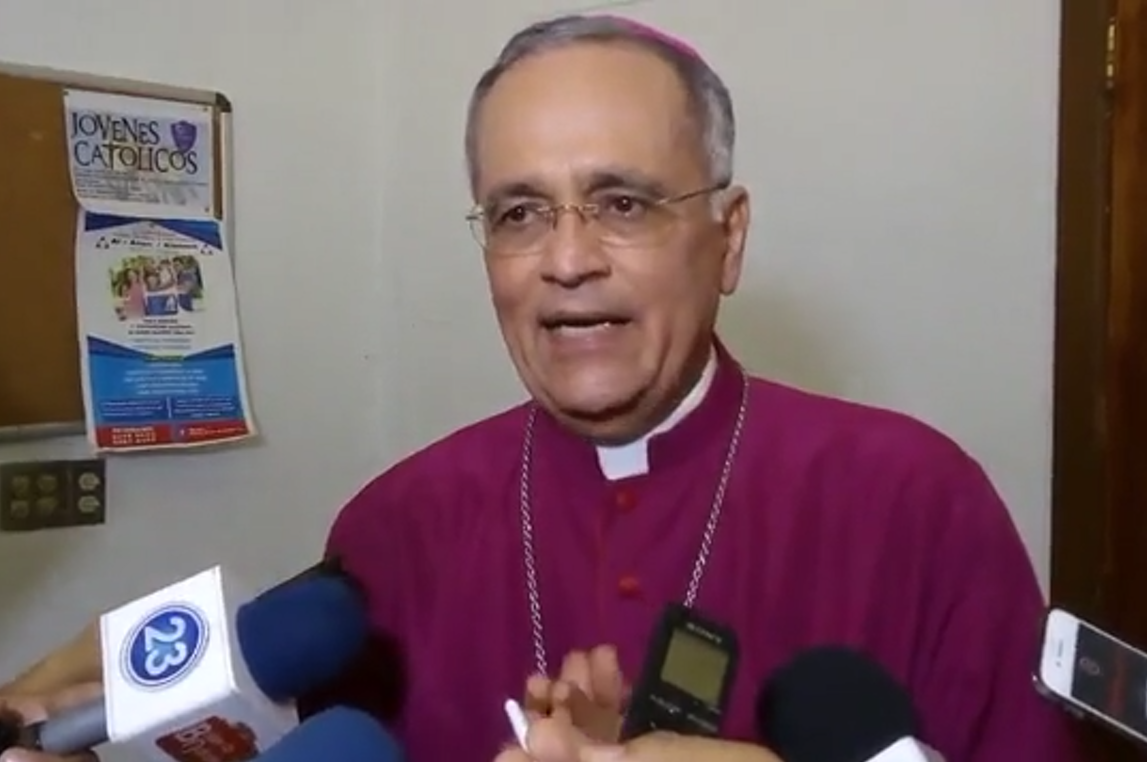 Monseñor Silvio Baéz da entrevista a la prensa nacional. Foto: Israel González