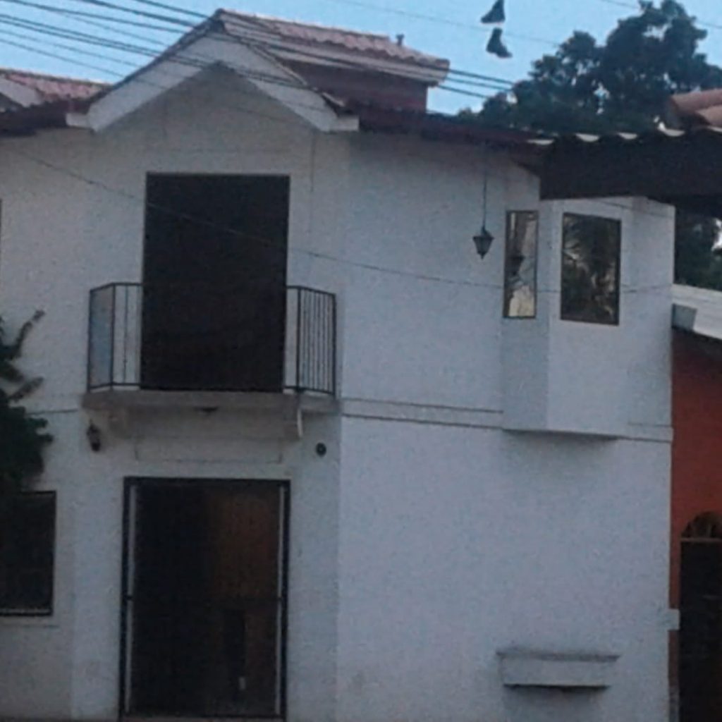 La casa blanca de Monimbó: de puesto médico a cuartel de paramilitares