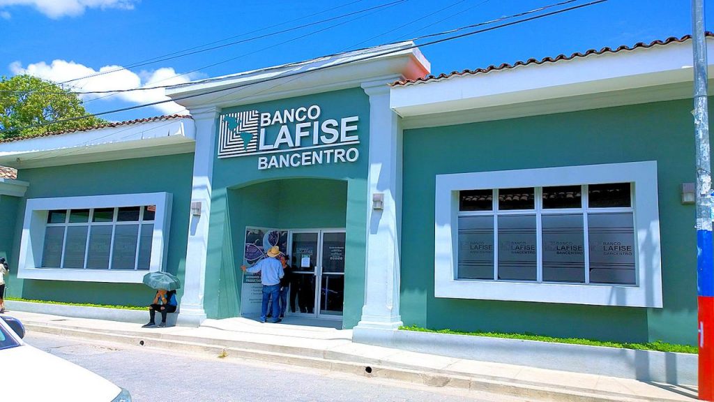 Cierran 37 sucursales bancarias debido a crisis del país