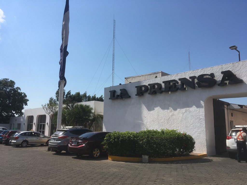 La Prensa reduce número de páginas como medida ante bloqueo gubernamental