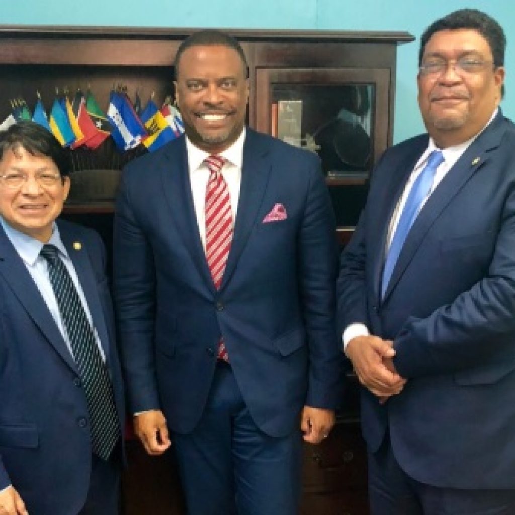 El canciller Denis Moncada cabildea en el país más pequeño de América para evitar aplicación de la Carta Democrática