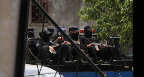 Policía allana viviendas y secuestra a cinco jóvenes en Sutiaba, León. Foto: La Prensa / Archivo