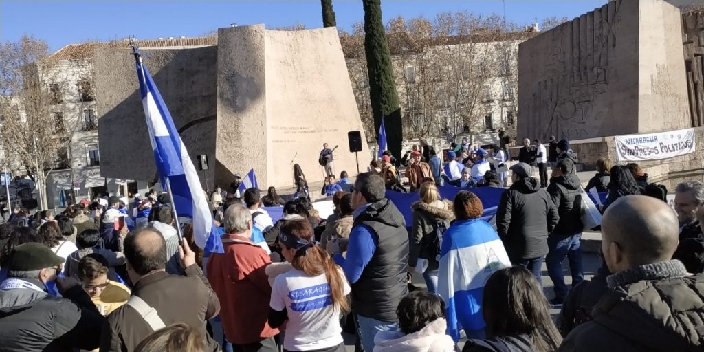 Nicaragüenses en España protestan exigiendo libertad, justicia y democracia al régimen orteguista
