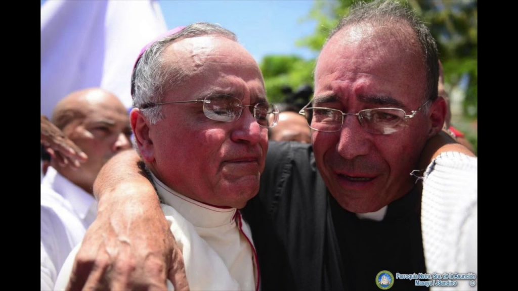 Iglesia condena agresión de policías orteguistas contra padre Edwin Román