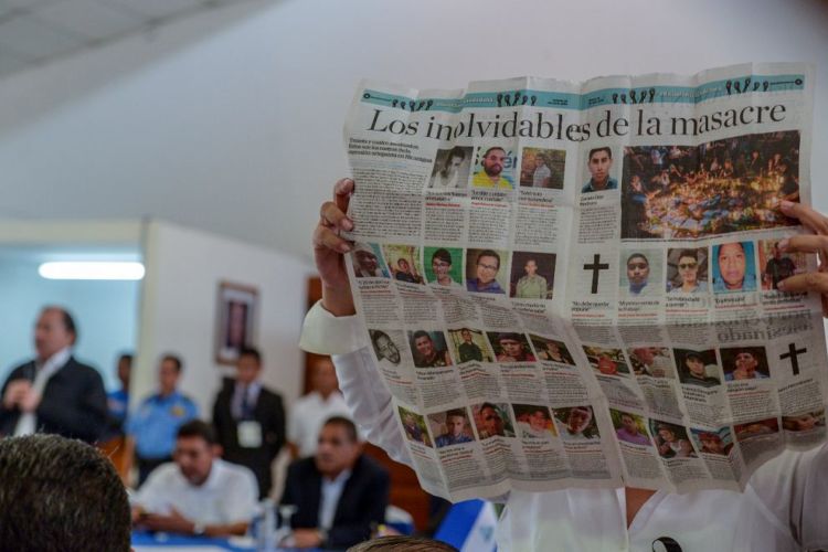 Azahálea Solís sostiene un recuento que hizo La Prensa de los asesinados hasta mayo de 2018. Foto: La Prensa