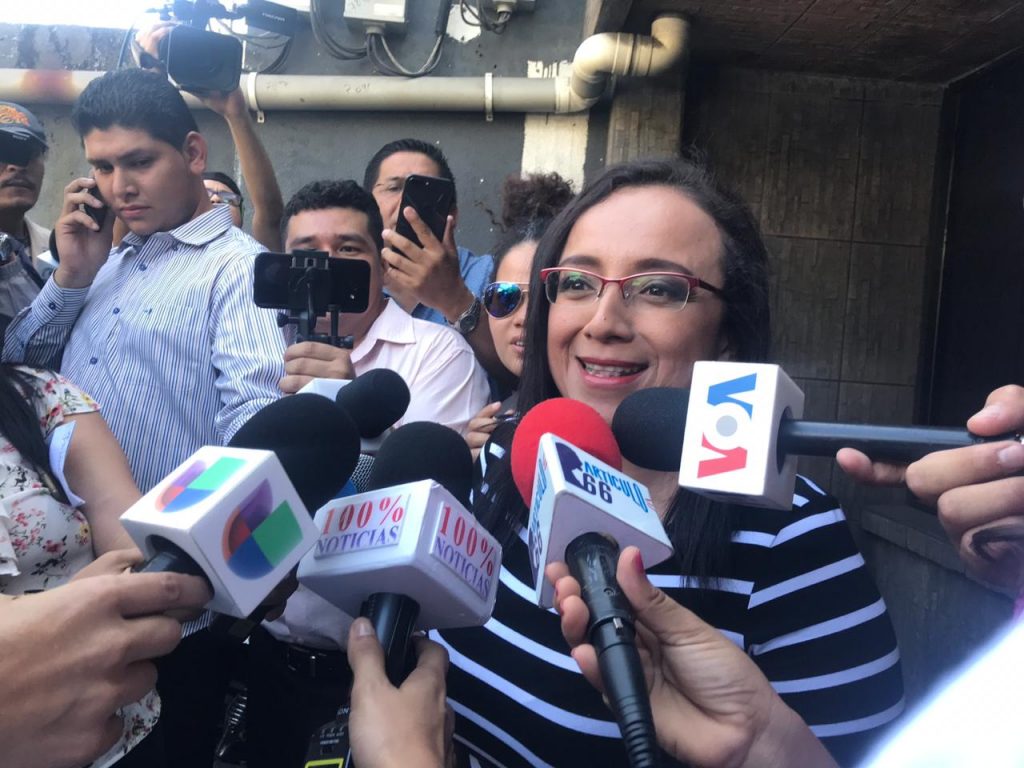 Postulan a Lucía Pineda a premio internacional de periodismo por su coraje y valentía