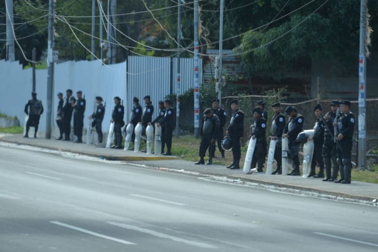 Policía orteguista se toma las rotondas de Managua ante anuncio de marcha azul y blanco. Foto: La Prensa/ilustrativa