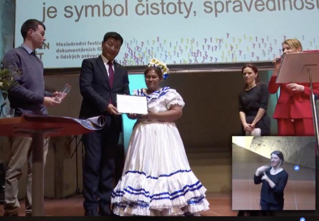 Francisca Ramírez recibe premio internacional Homo Homini