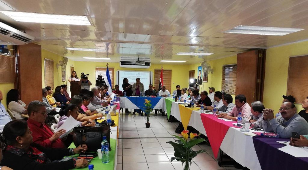 Mesa para negociar salario Mínimo. Foto: Radio Ya.