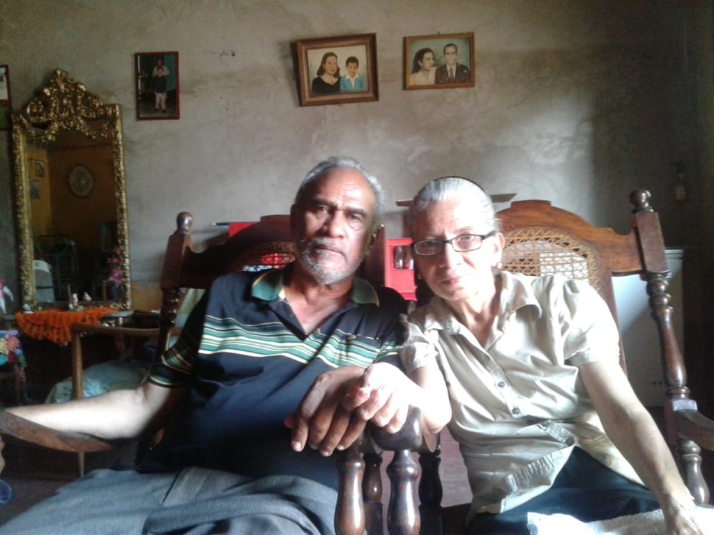 Turbas orteguistas de Masaya hostigan a ancianos, padres de joven exiliado en Costa Rica