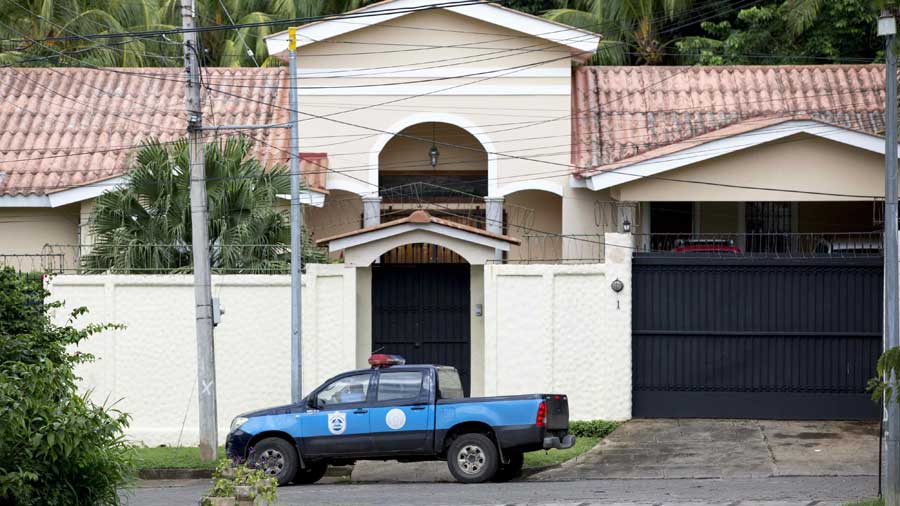 La dictadura de Daniel Ortega tambi&eacute;n destina guardaespaldas para proteger al expresidente salvadore&ntilde;o Mauricio Funes, acusado en su pa&iacute;s por corrupci&oacute;n y enriquecimiento il&iacute;cito, quien est&aacute; refugiado en Nicaragua bajo protecci&oacute;n de Ortega.