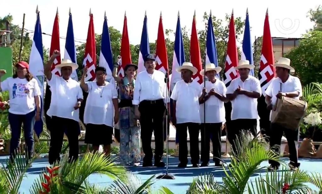 Ortega presidió el acto sin ningún comandante de la Revolución en la tarima