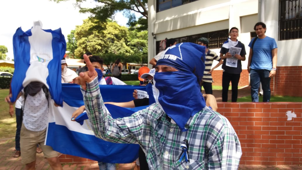 Jóvenes protestan en la Universidad Centroamerica para demandar libertad, justicia y democracia. Foto: María Gómez/Artículo66.